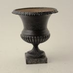 957 9374 GARDEN URN